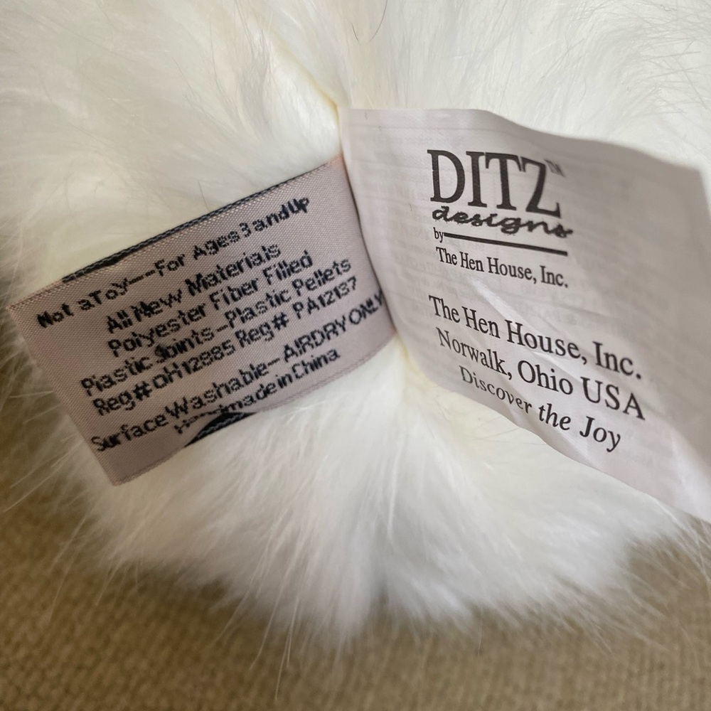 Ditz Designs 26” Polar Bear Hugs - Picture 3 of 6
